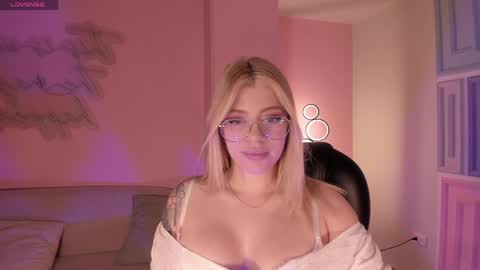 Snapshot of madisonkane chatting on 05.19.26 Madison Kane online show from 05.19.26