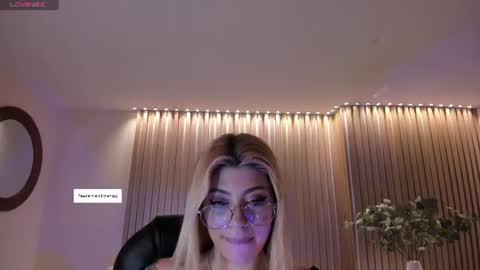 Snapshot of madisonkane chatting on 06.15.26 Madison Kane online show from 06.15.26