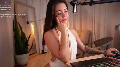 Snapshot of madisonlara chatting on 03.01.25 madisonlara online show from 03.01.25