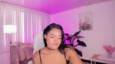 Madisson Davon online show from 01.05.25