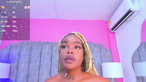 Snapshot of madissonlopez chatting on 12.25.24 Madisson Lopez online show from 12.25.24