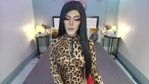 Snapshot of madnesswilxx chatting on 11.08.25 Wil online show from 11.08.25