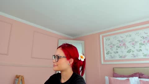Mae Lyra online show from 04.28.26