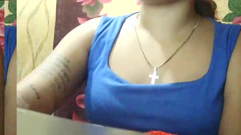 Snapshot of maeeia chatting on 02.14.26 maeeia online show from 02.14.26