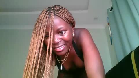 Snapshot of maelys_ta chatting on 06.17.26 maelys_ta online show from 06.17.26