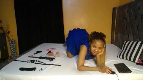 Snapshot of maepot chatting on 10.27.25 PENDO AND VIV online show from 10.27.25