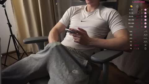 Mike XMaestro 3369 online show from 02.12.25