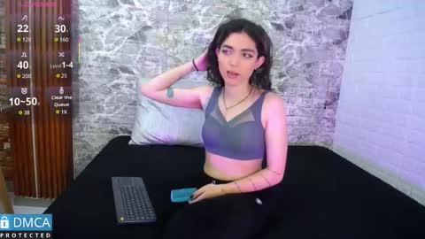 Snapshot of maevekuro chatting on 09.19.25 maevekuro online show from 09.19.25