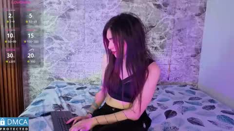 Snapshot of maevekuro chatting on 10.09.25 maevekuro online show from 10.09.25