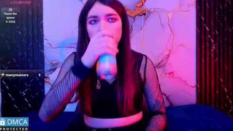 Snapshot of maevekuro chatting on 03.11.26 maevekuro online show from 03.11.26