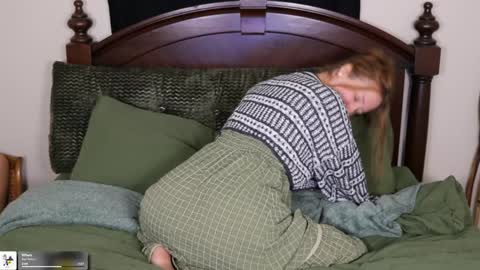 Snapshot of maevivant chatting on 12.20.25 Mae online show from 12.20.25