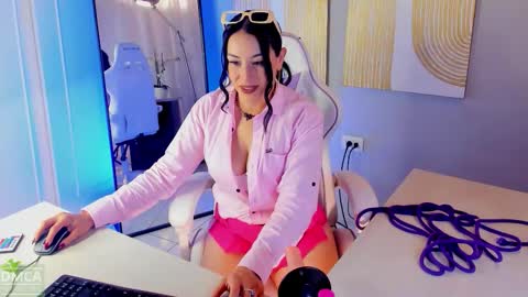 Snapshot of mafe_cream chatting on 11.18.25 Maria Fernanda online show from 11.18.25