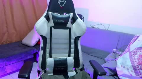 Snapshot of mafecito24 chatting on 10.30.25 mafecito24 online show from 10.30.25