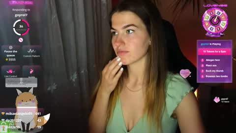 Snapshot of mag1c_eyes chatting on 09.22.25 mag1c_eyes online show from 09.22.25