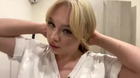 Molly online show from 04.30.26