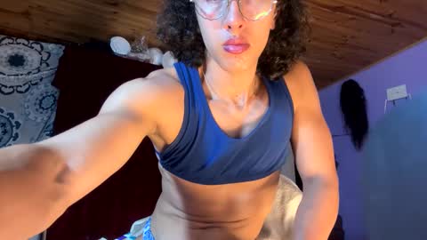 Snapshot of maggie_fit chatting on 03.07.25 maggie_fit online show from 03.07.25