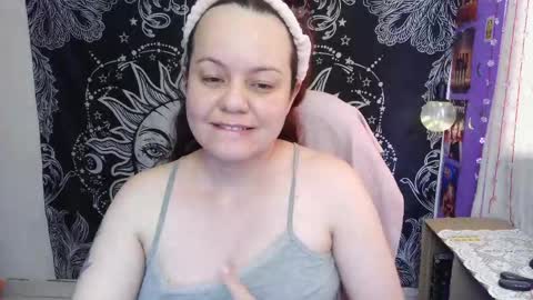 Snapshot of magic_clairewitch chatting on 05.29.26 Claire online show from 05.29.26