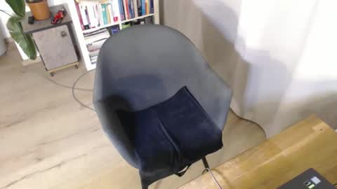 Snapshot of magic_muscles chatting on 12.21.25 magic_muscles online show from 12.21.25