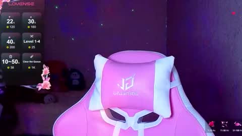 Snapshot of magicladyy chatting on 09.19.25 Angel online show from 09.19.25