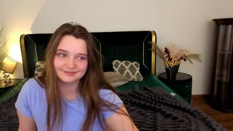 Snapshot of magicpeachhs chatting on 05.11.26 Emily online show from 05.11.26