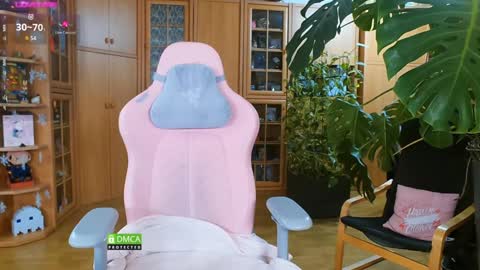 Snapshot of magicstylex chatting on 01.27.25 Nicole online show from 01.27.25