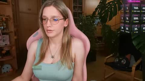 Snapshot of magicstylex chatting on 09.11.25 Nicole online show from 09.11.25