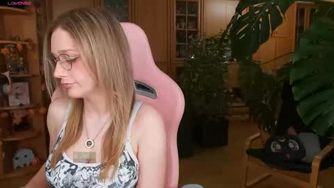 Snapshot of magicstylex chatting on 10.09.25 Nicole online show from 10.09.25