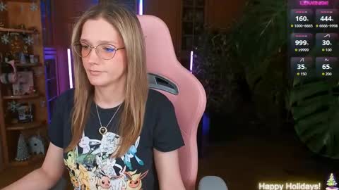 Snapshot of magicstylex chatting on 12.20.25 Nicole online show from 12.20.25