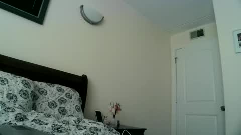 Snapshot of magnitaaa chatting on 12.17.24 magnitaaa online show from 12.17.24