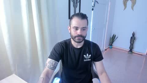 Snapshot of magnus_king chatting on 12.28.24 online show from 12.28.24