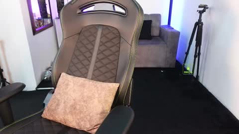 If you want me to use the Lovense please let me know  --    online show from 02.08.26