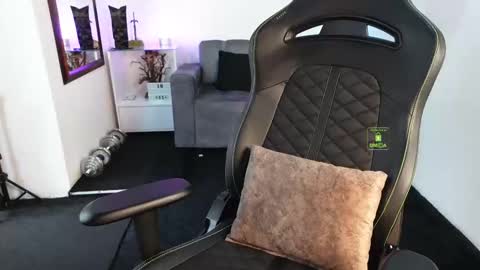 If you want me to use the Lovense please let me know  --    online show from 02.11.26