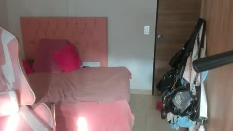 Snapshot of mahia_frizzy chatting on 10.28.25 mahia_frizzy online show from 10.28.25