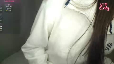 Snapshot of maiaa_evans chatting on 08.03.26 t online show from 08.03.26