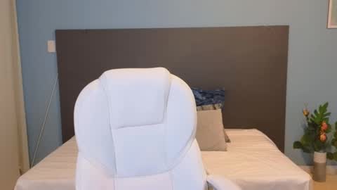 Maiaa Ruiz  online show from 12.31.24