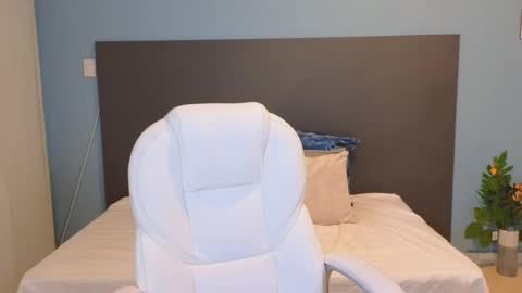 Maiaa Ruiz  online show from 01.10.25