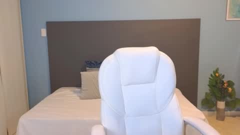 Maiaa Ruiz  online show from 01.18.25