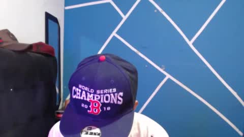 Snapshot of maikjameshot chatting on 12.22.25 maikjameshot online show from 12.22.25