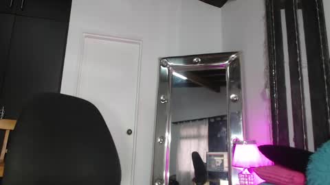 Snapshot of mailyn_gold chatting on 05.25.26 mailyn_gold online show from 05.25.26