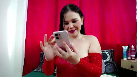 Snapshot of mailyroux chatting on 05.24.26 maily roux online show from 05.24.26