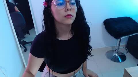 Snapshot of mailywindsor chatting on 03.04.25 Maily online show from 03.04.25