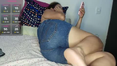 Snapshot of maira_milf chatting on 05.21.26 Maira online show from 05.21.26
