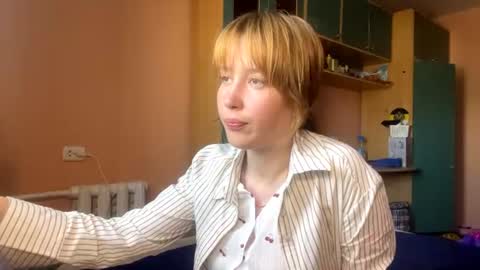 Snapshot of maisawin chatting on 06.17.26 Evie online show from 06.17.26