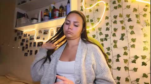 Snapshot of maisielattanzio chatting on 02.20.26 Luna online show from 02.20.26