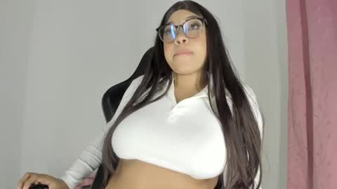 Snapshot of maison_sofiaa chatting on 03.23.26 online show from 03.23.26