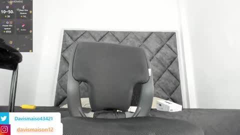 Snapshot of maisondavis_ chatting on 01.09.25 Maison Davis online show from 01.09.25