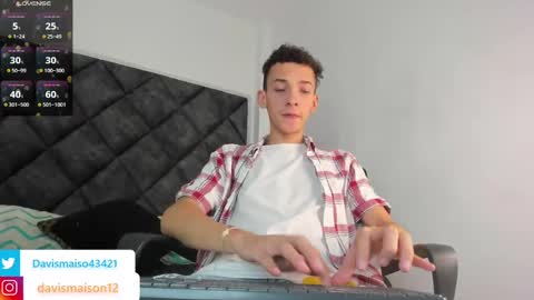 Snapshot of maisondavis_ chatting on 01.10.25 Maison Davis online show from 01.10.25