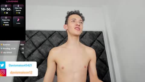 Snapshot of maisondavis_ chatting on 02.01.25 Maison Davis online show from 02.01.25