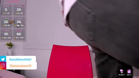 Snapshot of maisondavis_ chatting on 03.10.25 Maison Davis online show from 03.10.25