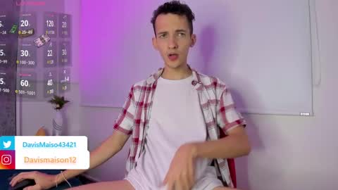 Snapshot of maisondavis_ chatting on 03.12.25 Maison Davis online show from 03.12.25